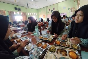 Hari Pertama Makan Bergizi Gratis (MBG) Sukses Dilaksanakan di MAN Kota Tegal